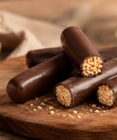 Palitos de chocolate: como usar em sobremesas práticas e atrativas