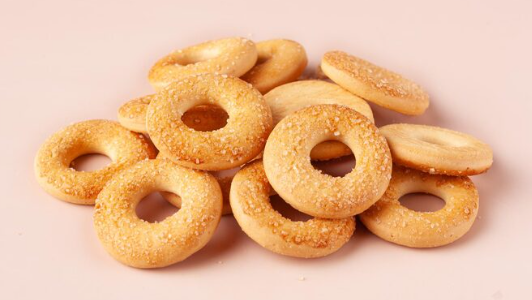 Rosquinha banana com canela: opção macia, saborosa e equilibrada